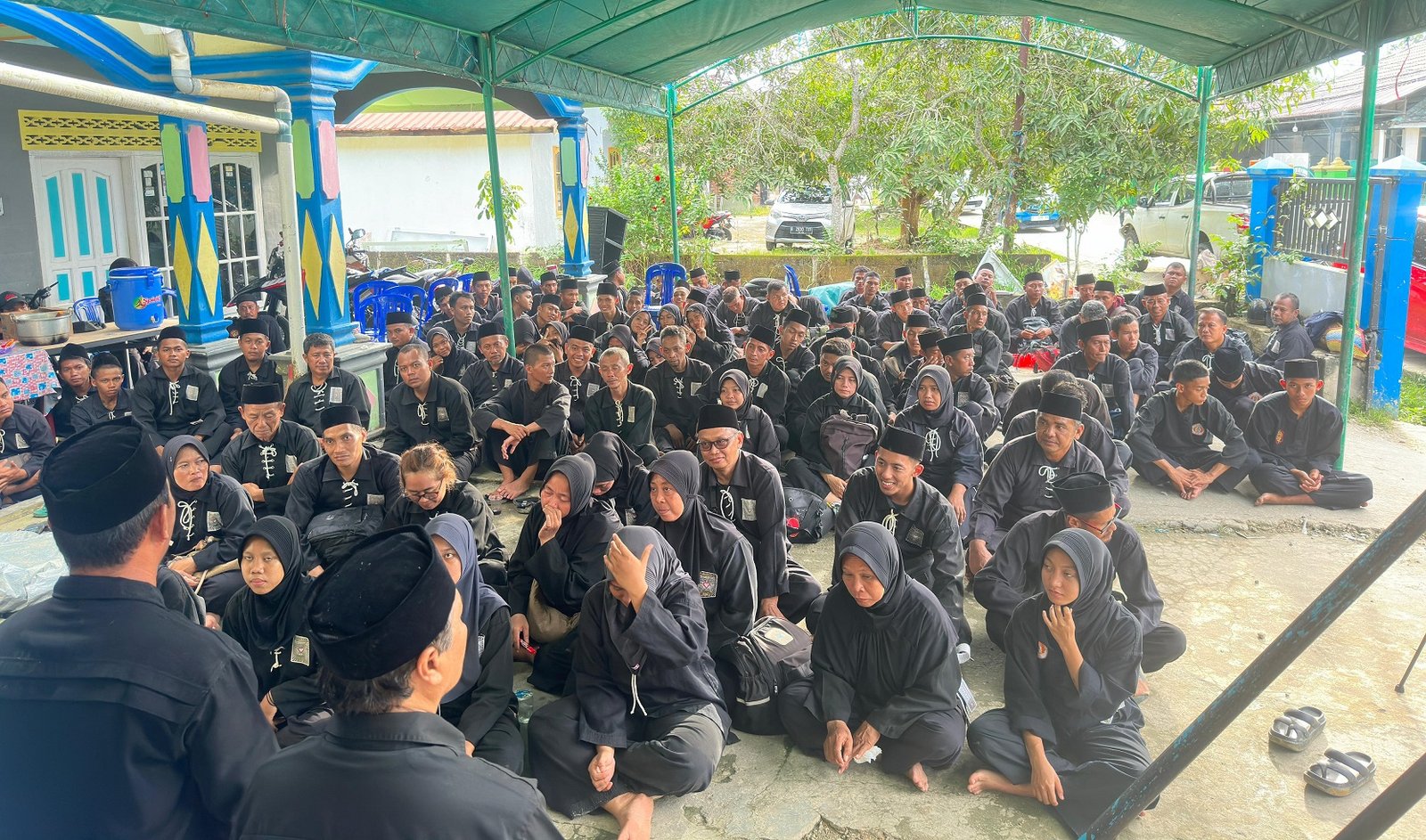 Calon Warga PSHT Balikpapan Mengikuti Uji Ayam 